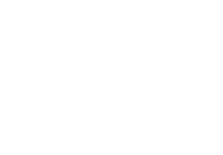 05.11.19 > „Pension Rhönblick“ zweimal ausgebucht.  Es ist vollbracht: Das Ensemble der Krebsbachbühne Kaichen hat am ersten Novemberwochenende mit Bravour sein Stück „Pension Rhönblick“ von Paul Gerb auf die Bühne des Kaicher Bürgerhauses gebracht. Die tolle Leistung wurde mit zwei ausverkauften Vorstellungen und begeistertem Applaus des Puplikums belohnt.  Die Mühen des Ensembles, allen voran Regisseurin Friederike Backöfer, haben sich wieder gelohnt. Immerhin hatten sich die Akteure diesmal an einen Vierakter gewagt. Eine schwungvolle Komödie um einen zur Pension umgebauten Bauernhof, wo sich eine illustre Gästeschar einfindet. Doch was offenbar harmlos beginnt, entpuppt sich zur Kriminalgeschichte mit hohem Unterhaltungswert.  Friedericke Backöfer ist es durch ihre Bearbeitung des Stücks gelungen, dass jeder eine maßgeschneiderte Rolle zugeteilt bekam. Und so war es besonders erfreulich, dass mit Gisi Bertagnoll, Karine Merz und Mark Vetter gleich drei Neulinge im Ensemble ihre Bühnenpremiere feierten. Mit Robert Krieg, der 2011 den Hotzenplotz gespielt hatte, konnten sich die Mitwirkenden zudem über einen „Heimkehrer“ freuen.  Der Dank des Vorstands der Eintracht gilt aber natürlich auch allen, die vor und hinter der Bühne wieder großartig ihren Job gemacht haben, ob beim Schminken, Kostüme, Bühnenbau, Vorverkauf oder im Souffleurkasten.  Und so freuen wir uns bereits jetzt auf die kommende Saison und hoffen, dass auch dann wieder alle an Bord sind. Wer Lust hat, in irgendeiner Form mitzuwirken, kann sich jederzeit bei einem der  Vorstandsmitglieder oder den Krebsbachbühnen-Aktiven melden. Also dann: Toi, toi, toi!  Fotos der Aufführung finden Sie in unserer Galerie!