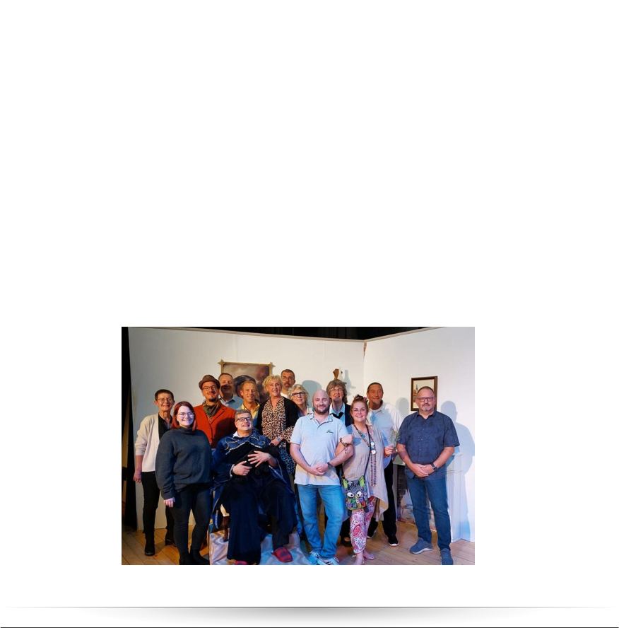 2023 „3x schwarzer Kater“ Eine Krimi-Geister-Komödie von Friederike Backöfer  Großer Applaus gebührte Regisseurin Friederike Backöfer, die wie im vergangenen Jahr, auch diesmal das Stück passgenau für das Ensemble der KrebsbachBühne selbst geschrieben hatte. Erneut gelang ihr ein im wahrsten Wortsinn geistreicher Plot mit Zahlreichen lokalen Anspielungen, der vom Ensemble variationsreich mit viel Witz und Spielfreude umgesetzt wurde.   Die Darsteller:										Das Team im Hintergrund:  Ellen Beier				Hendrik Roth					Iris Frech					Petra Kremer Gisi Bertagnoll			Mark Vetter						Julia Hahn					Rene Martin Julian Feuerbach			Jan-Otto Weber					Tanja Hofmann				Gerd Merz Michael Hahn			Rebekka Zöller 					Sven Tölle					Tamara Stoll  Leitung und Regie:  Friederike Backöfer Fotos dieser Aufführung finden Sie in unserer Galerie!